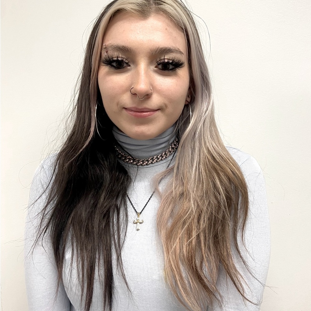 Meet your Posher, Larissa